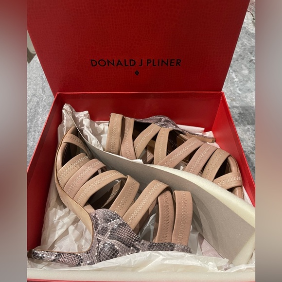 Donald J. Pliner Arlen Size 8.5, High Heels Strappy Back Zipper Blush Nappa - Picture 10 of 11